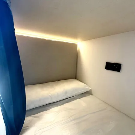 Hostal -hostel Manuelainn *