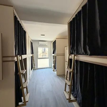 Hostal -hostel Manuelainn *